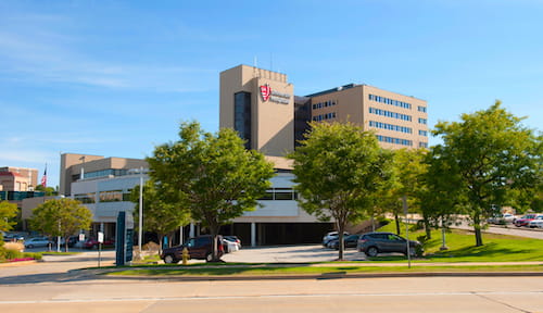 Exterior photo of UH Parma Medical Center